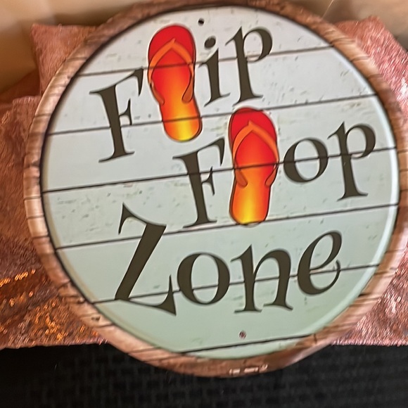 Flip Flop Zone - Metal tin sign roundTrigger Zone Pool Tropical Beach Retro - Picture 4 of 5